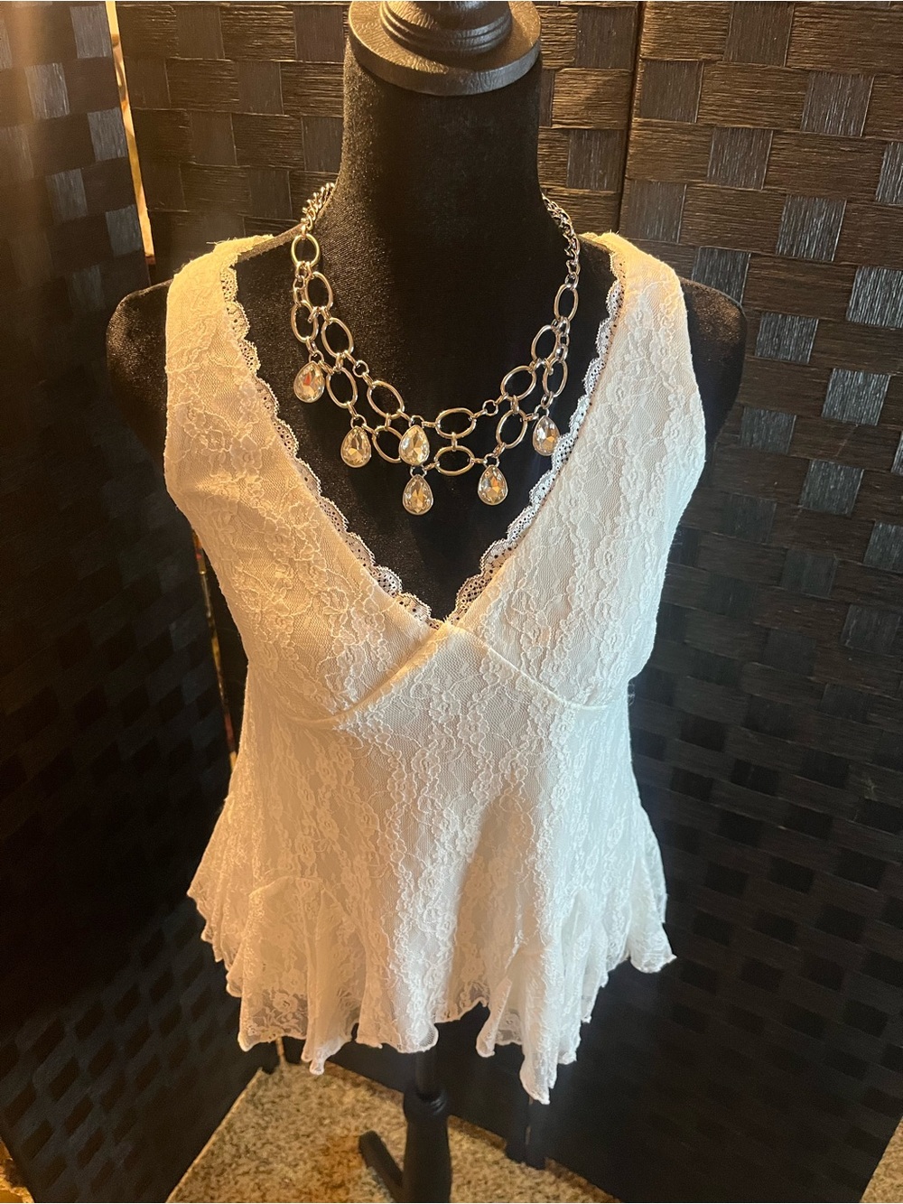 No Boundaries White Lace V-Neck Peplum Camisole